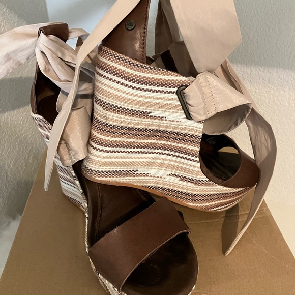 UGG Jules Platform Wedge 6.5 - Picture 10 of 14